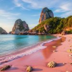 Búzios em tom de conto de fadas: o charme discreto da praia de areia rosa