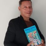 Ercilo Dias transforma uma lanchonete dos anos 1980 em cenário de aventuras, humor e ficção